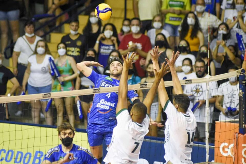 Jogo entre Goiás Vôlei e Vôlei Renata