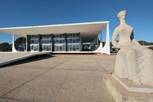 Rosa Weber recua e autoriza execução de orçamento secreto temporariamente