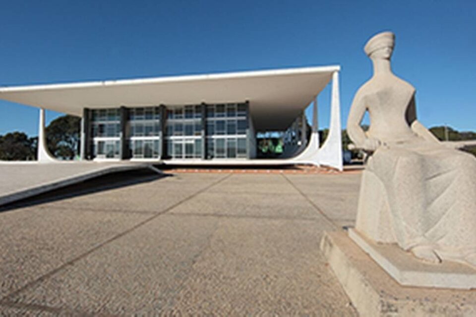 Rosa Weber recua e autoriza execução de orçamento secreto temporariamente