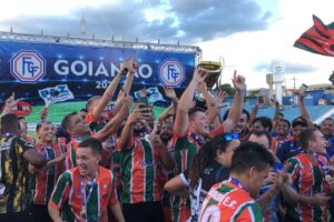 Jogadores do Cerrado comemoram o título da Terceira Divisão do Goianão