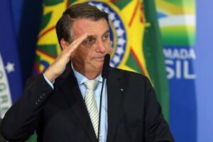 Moraes dá até 28/01 para Jair Bolsonaro depor sobre vazamento de inquérito de ataque hacker ao TSE. Presidente ataques ao STF e a ministros Bolsonaro deve conceder perdão a policiais e militares em indulto natalino