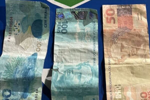 Adolescente é apreendido depois de abastecer motoneta e pagar com notas falsas em Jataí