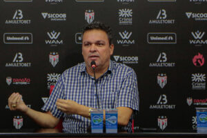 Adson Batista durante entrevista coletiva