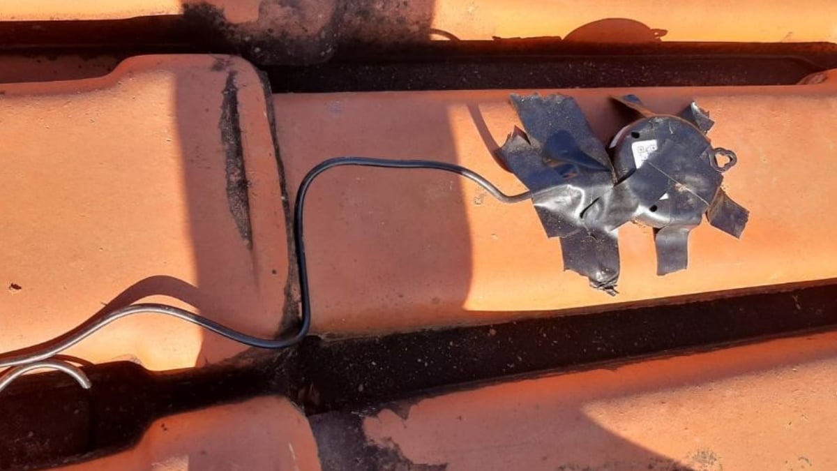 Além da ex, a babá dos filhos do casal também usou o quarto para trocar de roupas. Ambas se sentem 'extremamentes constrangidas'