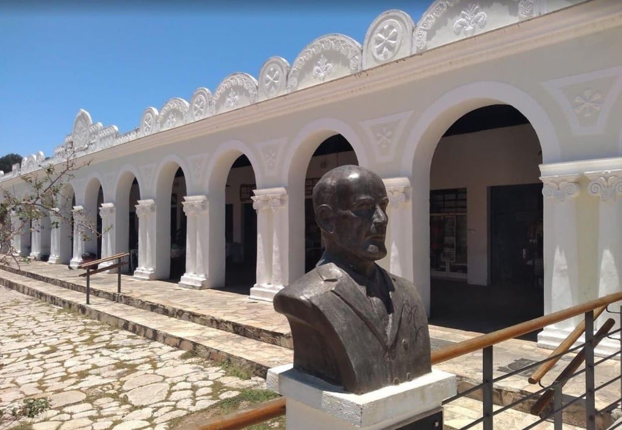 Mercado Municipal é opção sobre o que fazer à noite da Cidade de Goiás, também abrigando vários bares na Cidade de Goiás