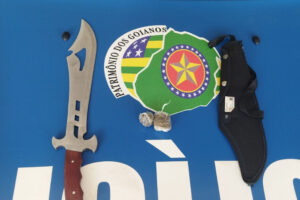 Suspeito de espancar namorada, cortar o cabelo dela e a trancar em casa é preso em Mineiros