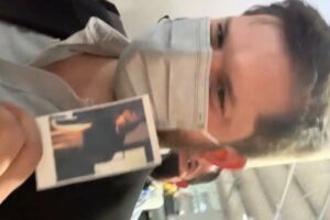 Presidente do Chile carrega foto de Taylow Swift no bolso do terno