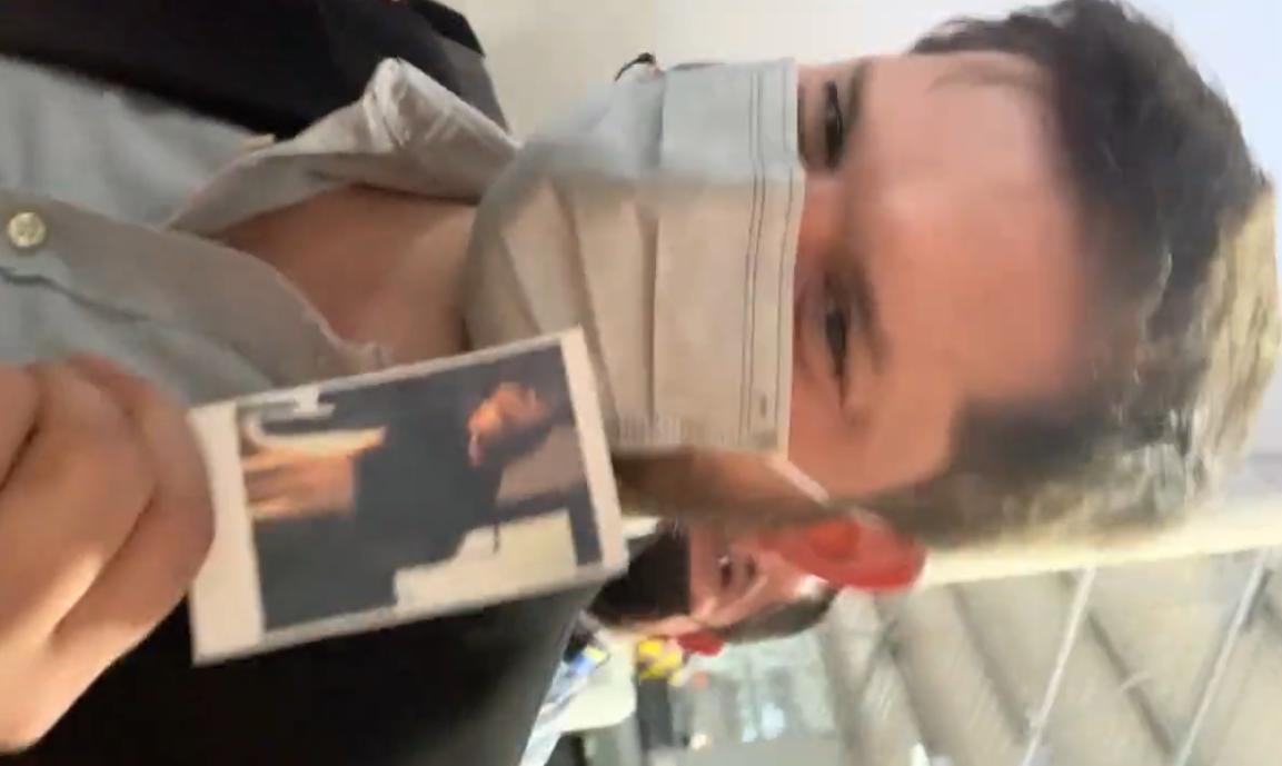 Presidente do Chile carrega foto de Taylow Swift no bolso do terno