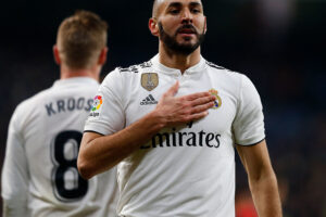 Benzema comemorando gol pelo Real Madrid