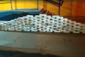 Homens são presos com cargas de drogas avaliadas em R$ 14 milhões na BR-364, em Jataí