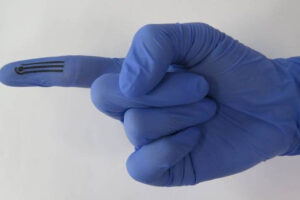 Cientistas da USP criam luva que detecta pesticidas em alimentos