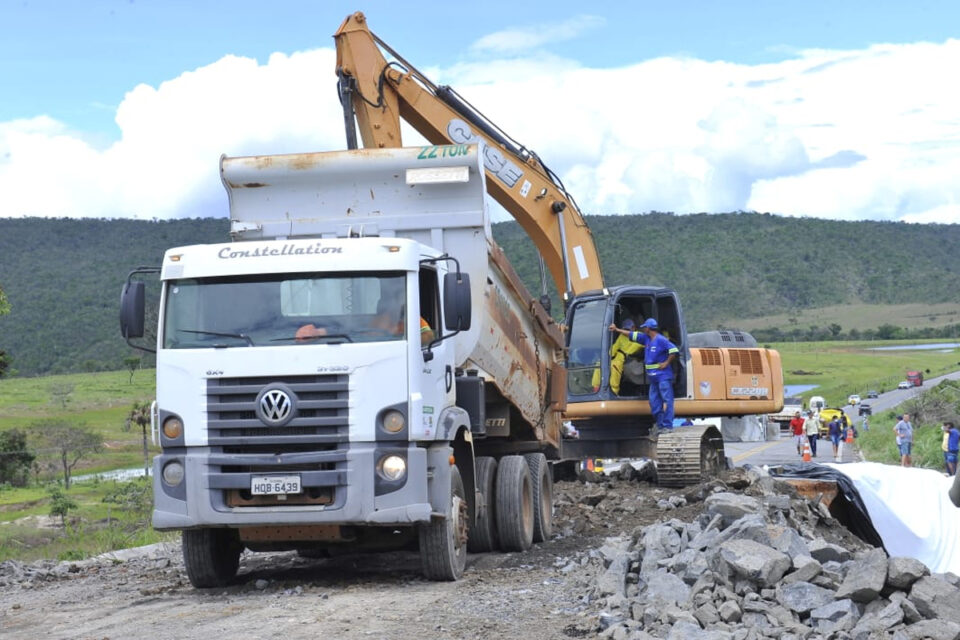 Governo de Goiás libera meia pista da GO-118 no trecho de Alto Paraíso a Teresina de Goiás