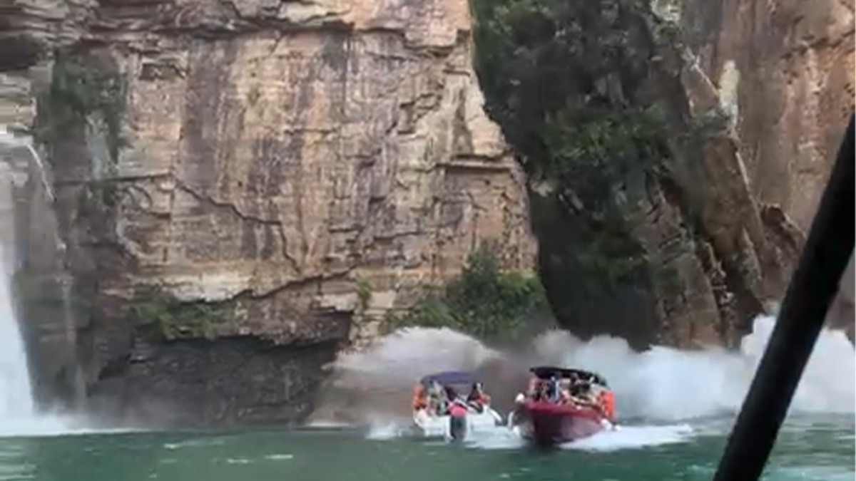 Capitólio: bombeiros retomam buscas por desaparecidos após deslizamento de rocha (Foto: Reprodução)