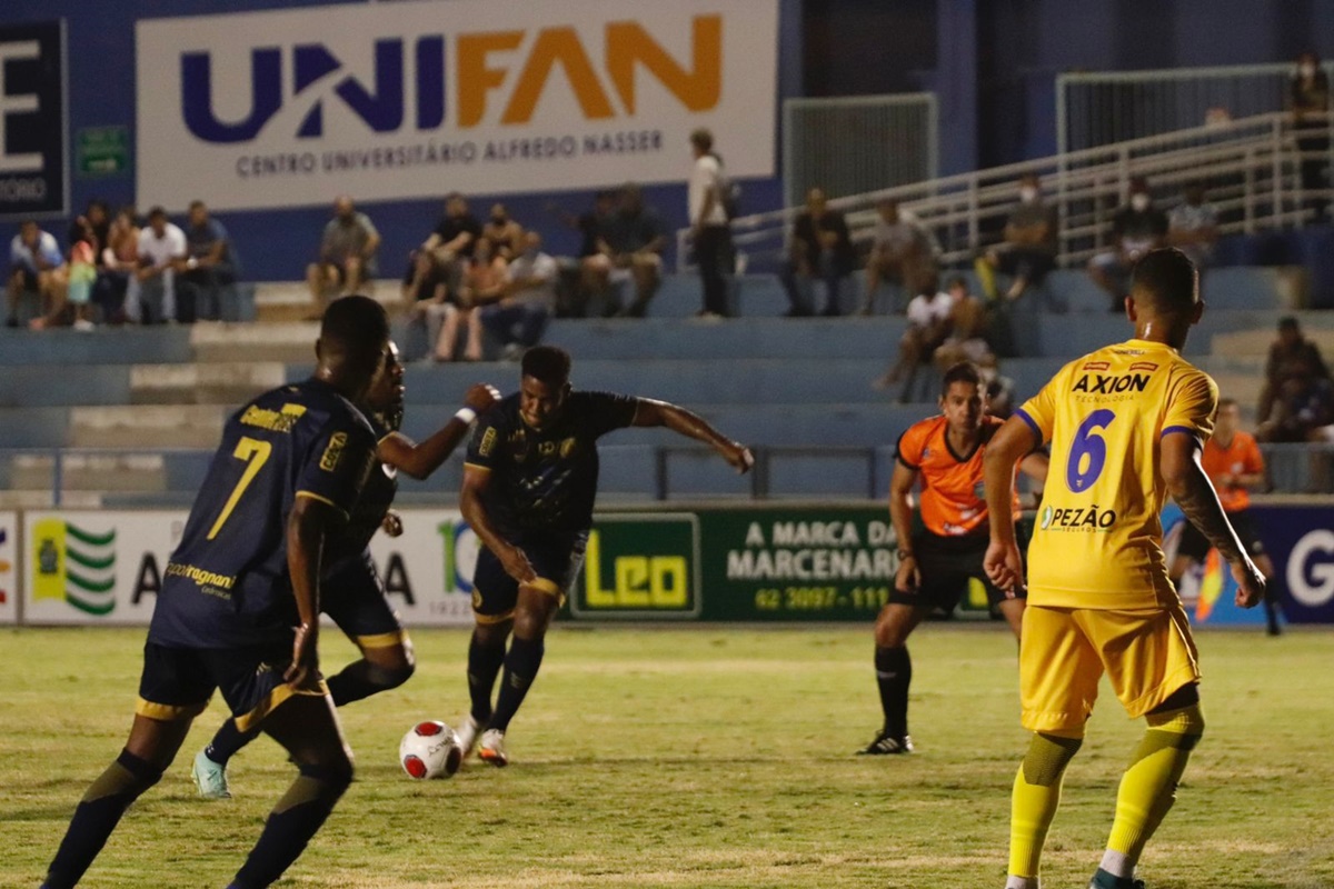 Jogo entre Aparecidense e Iporá