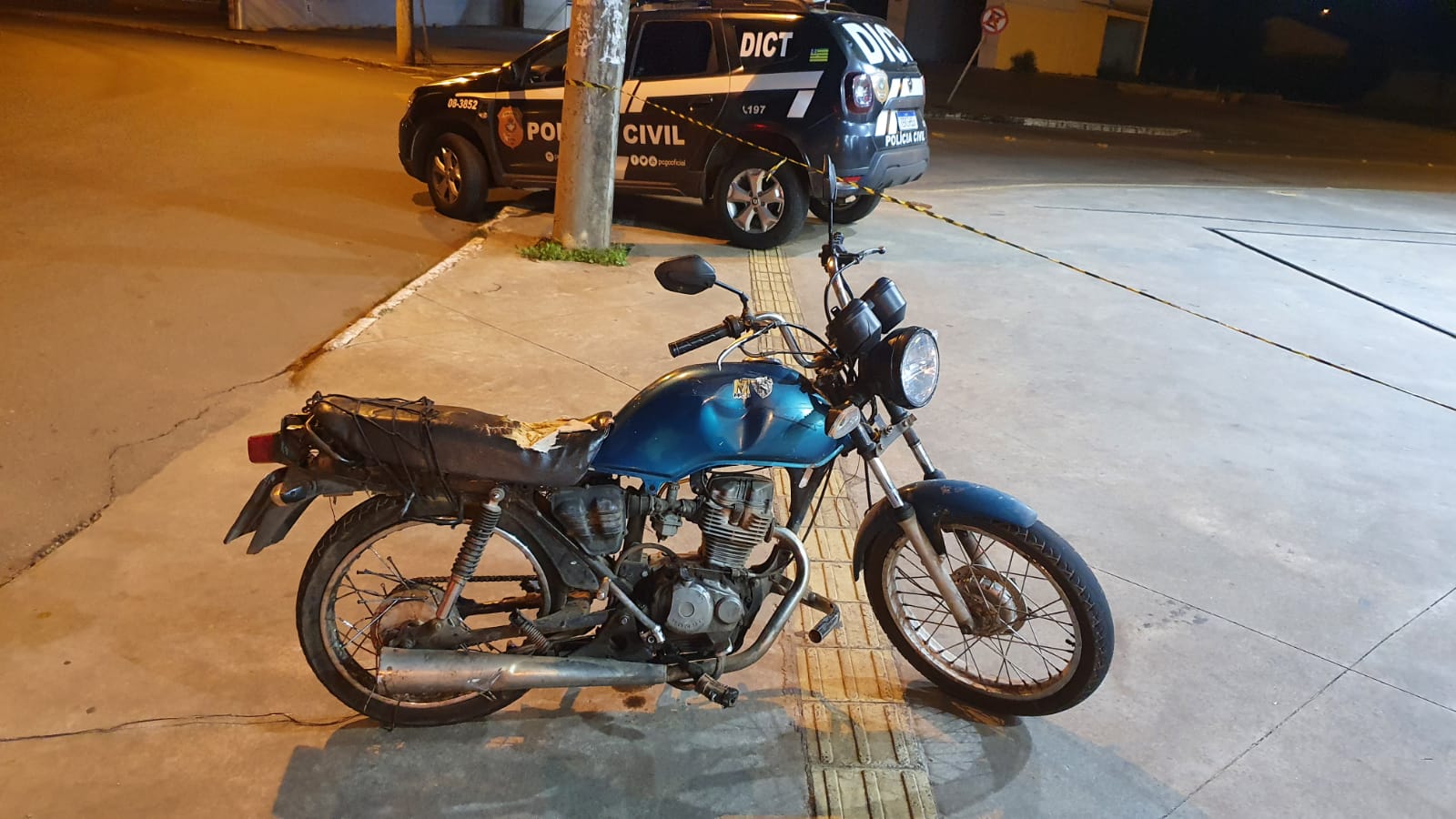 Caminhonete bate em moto, mata passageira e foge do local em Goiânia