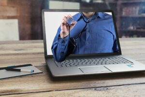 Paciente com suspeita de Covid espera mais de 24 h em telemedicina