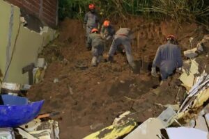 Mortes pelas chuvas chegam a 21 em cidades da Grande São Paulo e do interior