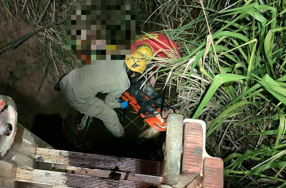 Idosa se desequilibra de bicicleta e cai em vala de 3 metros em Porangatu