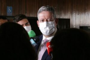 Lira pede o fim da cobrança de malas pelas empresas aéreas no Brasil