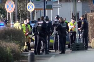 Estudante abriu fogo antes de apontar a arma contra si mesmo. Ataque deixa 4 feridos em universidade na Alemanha; atirador está morto