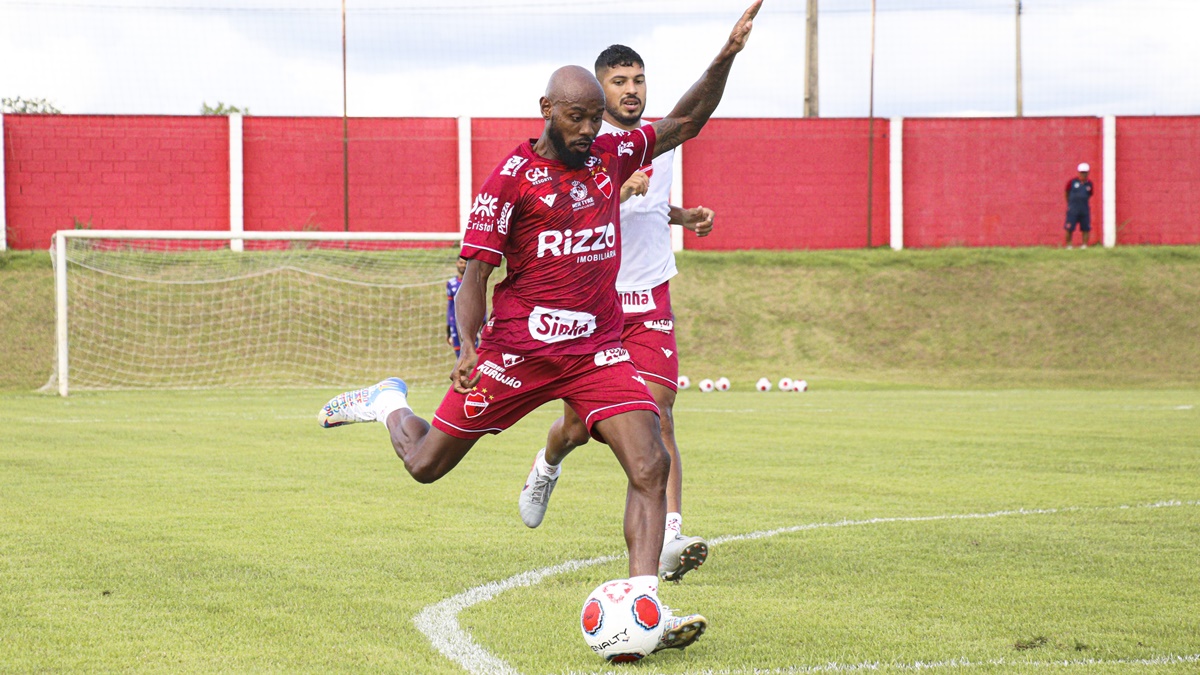 Jean Silva em treino pelo Vila Nova