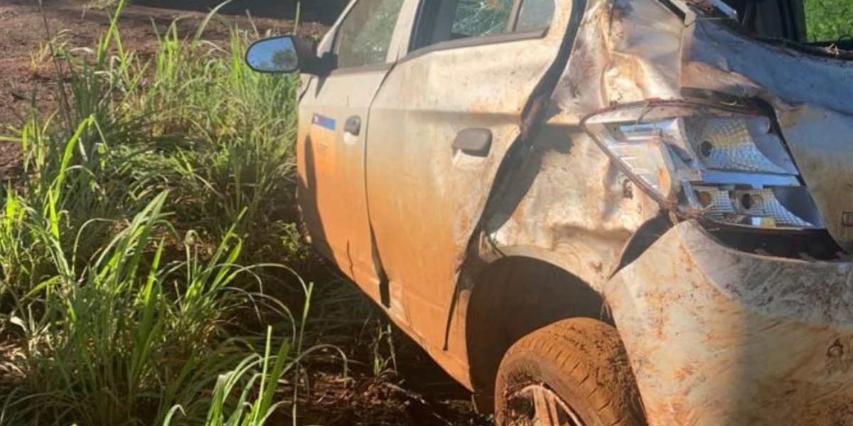 Homem fica ferido após capotar carro na zona rural de Niquelândia