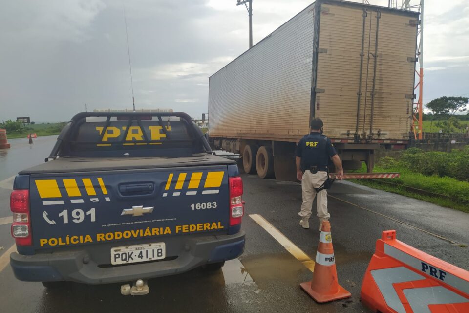 Homem é preso por uso de documento falso na BR-050 em Catalão (Foto: PRF)