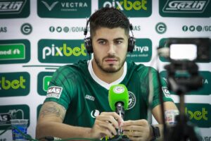 Pedro Raul em apresentação no Goiás