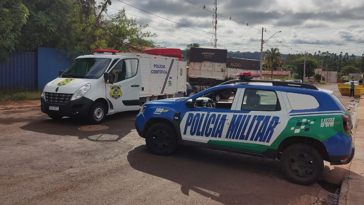 Caminhoneiro morre após ser atropelado pela própria carreta em Jataí