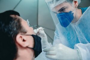 O exame utilizado foi o Antígeno Nasal pelo método Swab. (Foto: Bruno Velasco)