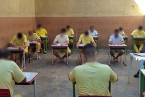 108 detentos são aprovados em prova de conclusão dos estudos em Goiás