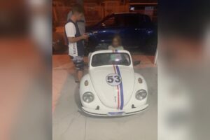 Réplica de Fusca de menina de 7 anos é guinchada pela polícia em SC