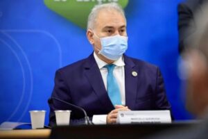 Queiroga fala em fim de 'caráter pandêmico' da Covid ao lançar vacina 100% feita pela Fiocruz