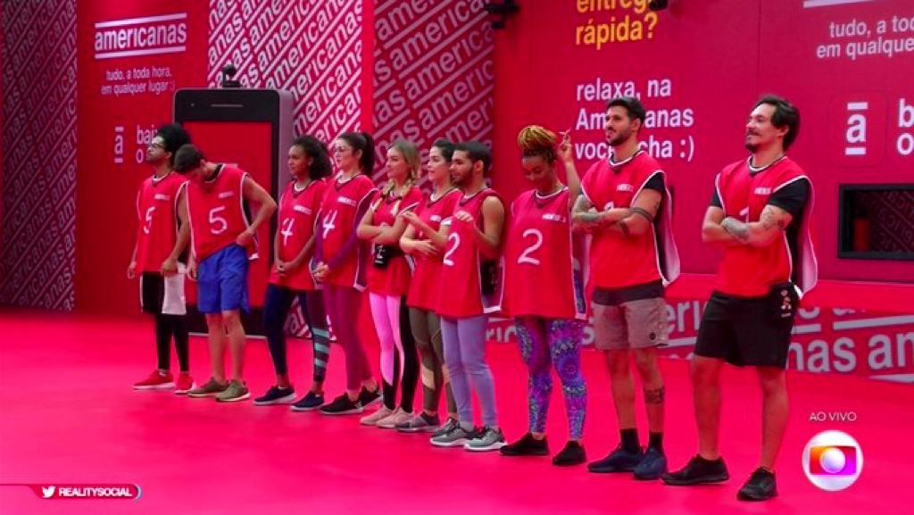 Integrantes do Pipoca realizam prova de resistência para ganhar imunidade