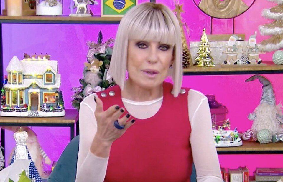 Apresentadora já ousou em looks em pelo menos sete oportunidades. De bolsa de botijão a colar de tomate: Relembre protestos de Ana Maria Braga
