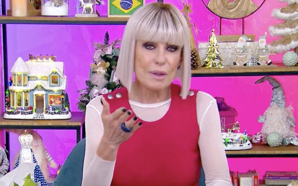 Apresentadora já ousou em looks em pelo menos sete oportunidades. De bolsa de botijão a colar de tomate: Relembre protestos de Ana Maria Braga