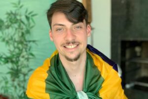 Polícia do DF indicia Jair Renan, filho de Bolsonaro, por suspeita de fraude Filho 04 do ex-presidente foi alvo de operação que apura crimes