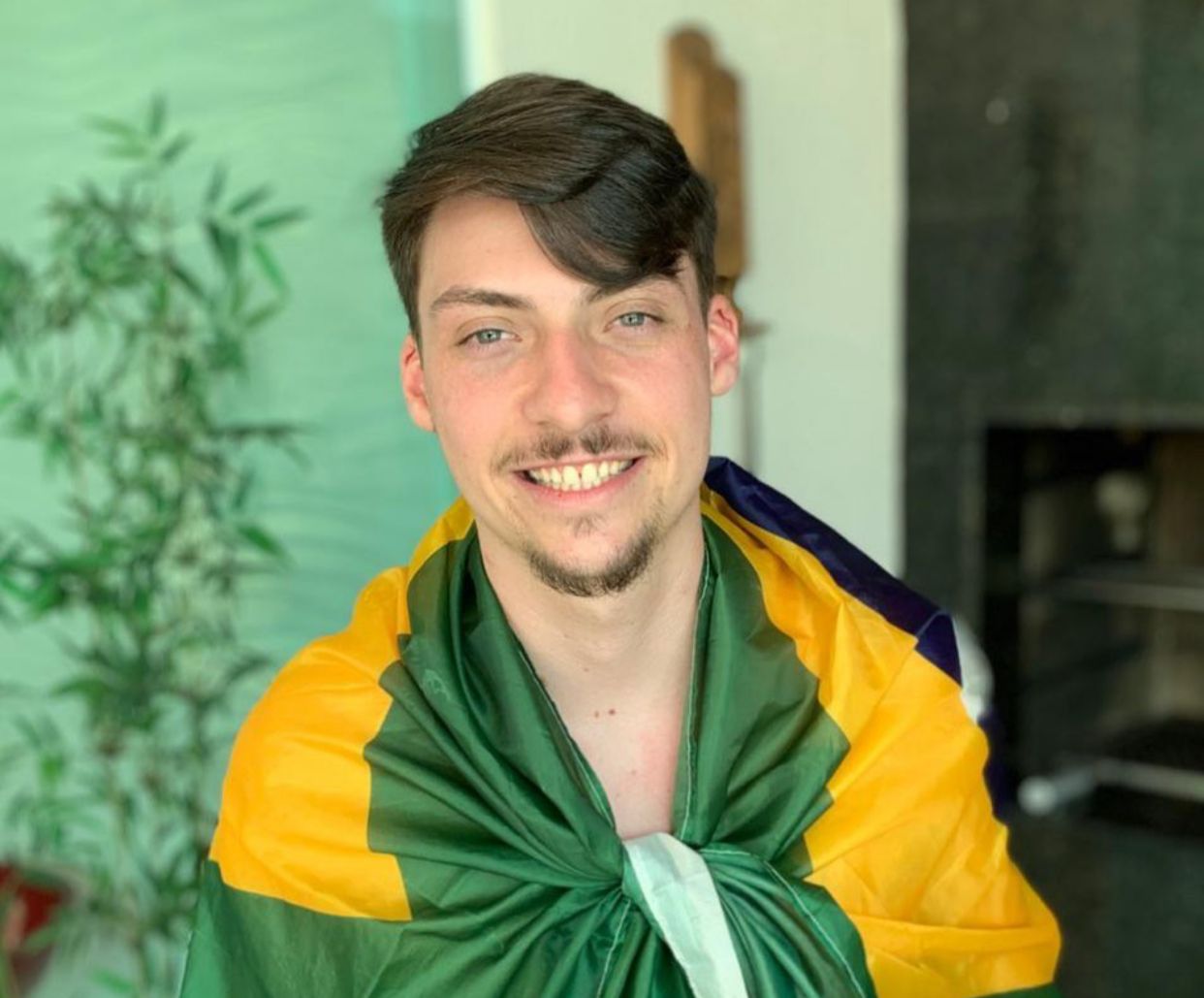 Polícia do DF indicia Jair Renan, filho de Bolsonaro, por suspeita de fraude Filho 04 do ex-presidente foi alvo de operação que apura crimes