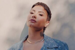 Demi Lovato faz funeral para música pop