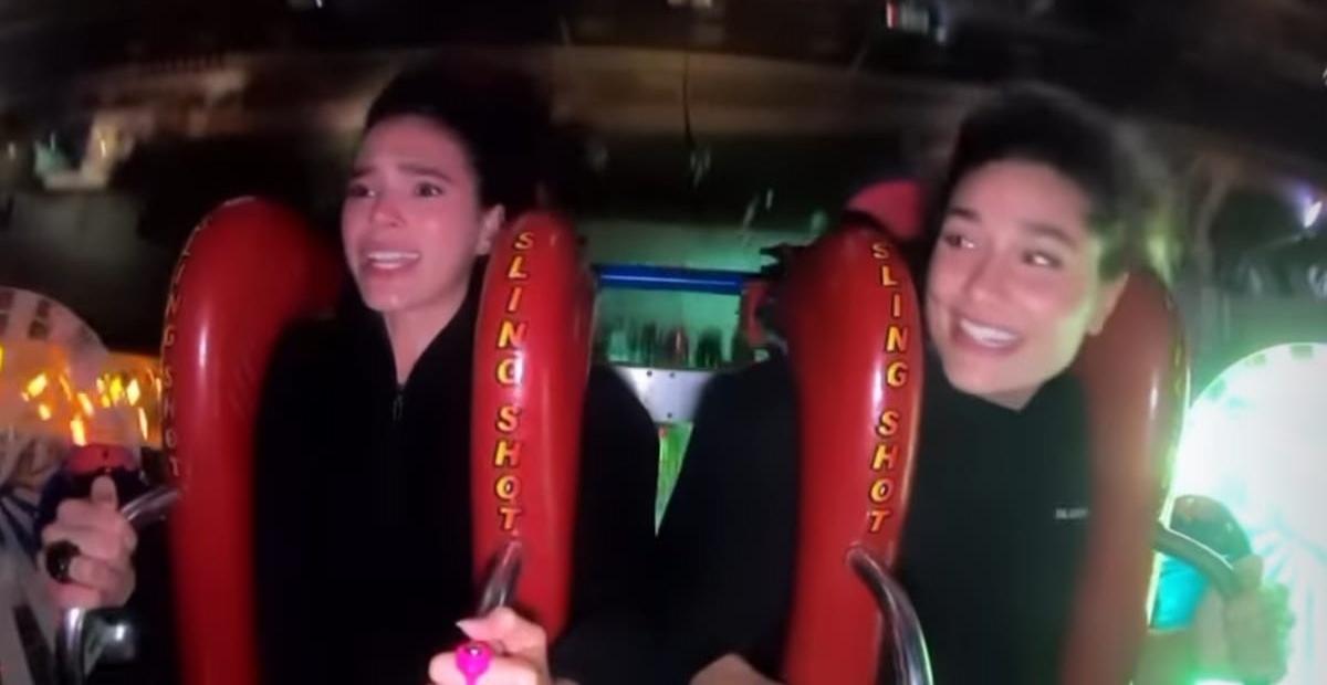 A atriz e a filha de Xuxa estão curtindo férias em Orlando. Vídeo de Bruna Marquezine e Sasha em brinquedo radical viraliza; assista