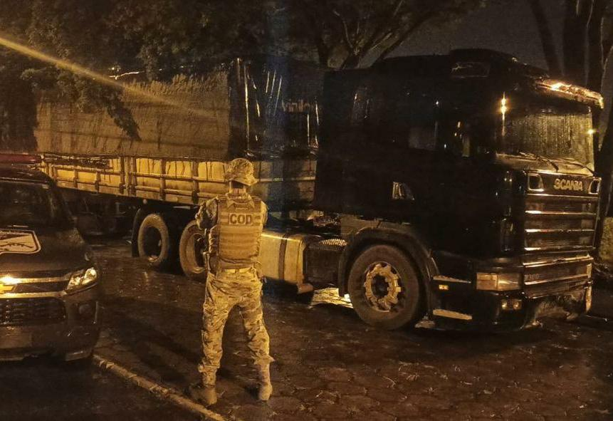 Caminhoneiro é preso com 40 toneladas de madeira avaliada em R$1 Milhão em Jataí