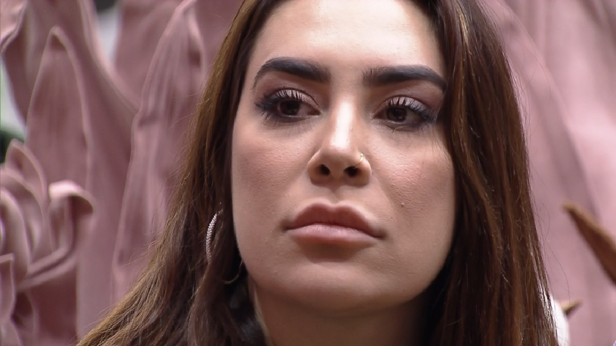 Naiara ameaça desistir do BBB 22 logo após ser indicada ao paredão: 'cheguei no meu limite'
