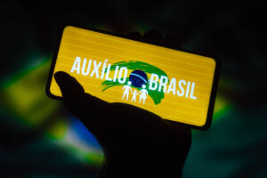 Inscritos no CadÚnico também recebem o Auxílio Gás. Auxílio Brasil é pago nesta terça-feira (16) a beneficiários com NIS final 6