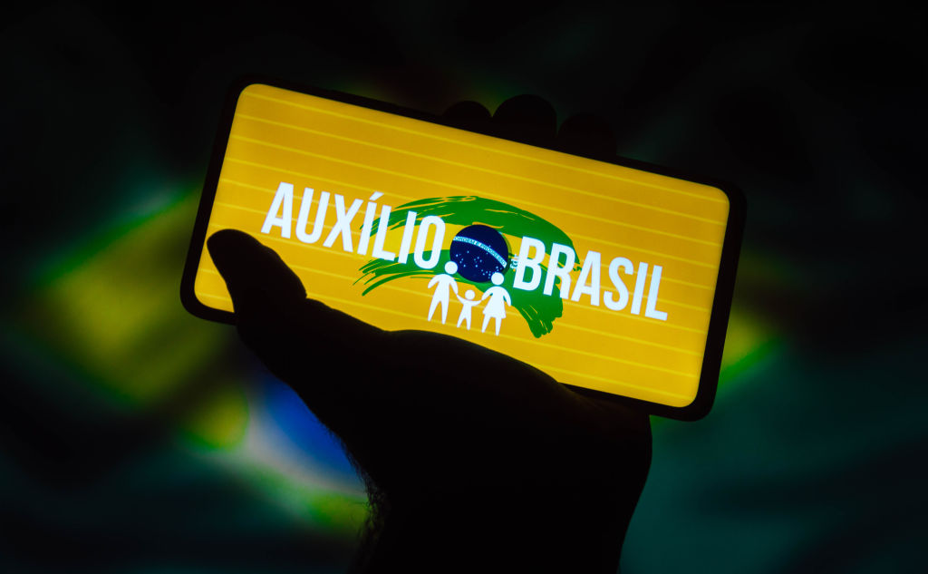 Inscritos no CadÚnico também recebem o Auxílio Gás. Auxílio Brasil é pago nesta terça-feira (16) a beneficiários com NIS final 6