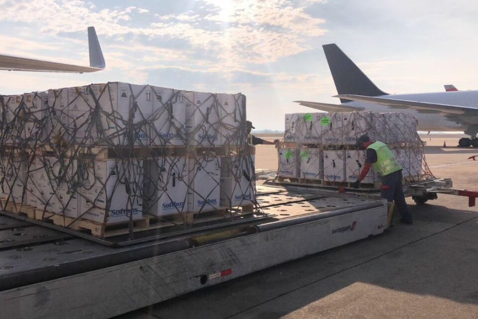 Saúde vai distribuir 10,5 milhões de vacinas até terça-feira