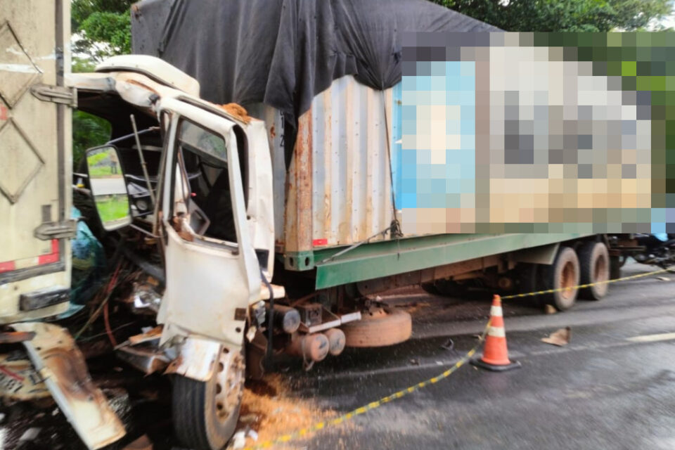 Acidente entre quatro veículos deixa uma pessoa ferida na BR-153, em Aparecida de Goiânia