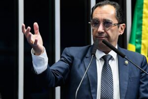 Diferente de Vanderlan, Kajuru não processará Gayer por ofensas. "Não respondo gente subterrânea"