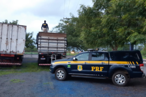 PRF apreende 600 mil maços de cigarros contrabandeados no Piauí