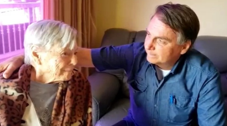 Mãe de Bolsonaro está internada em hospital no interior de São Paulo