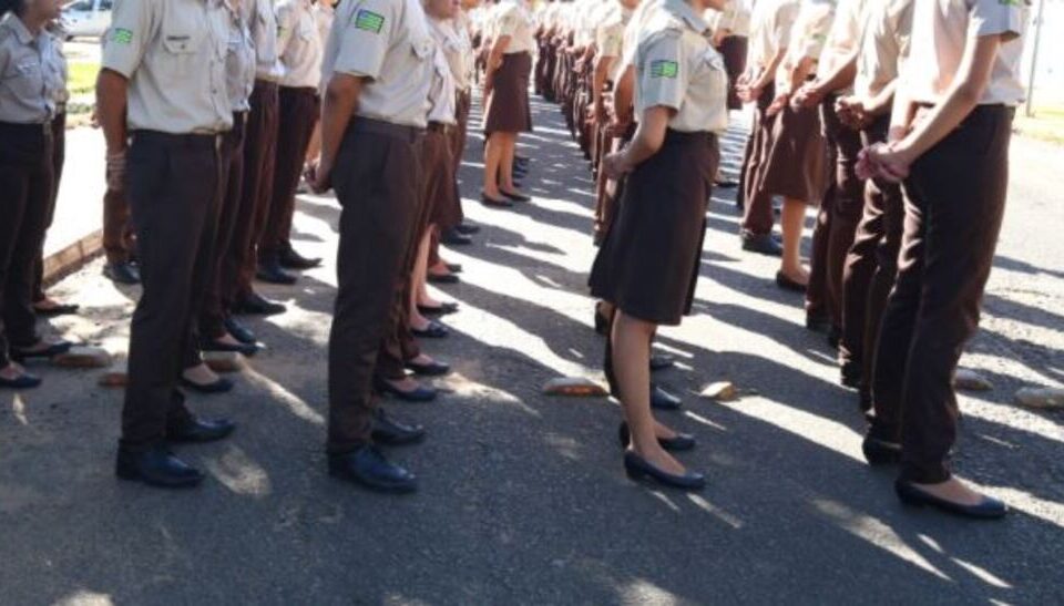 Comando de Ensino da PMGO desiste de proibir de calças para meninas
